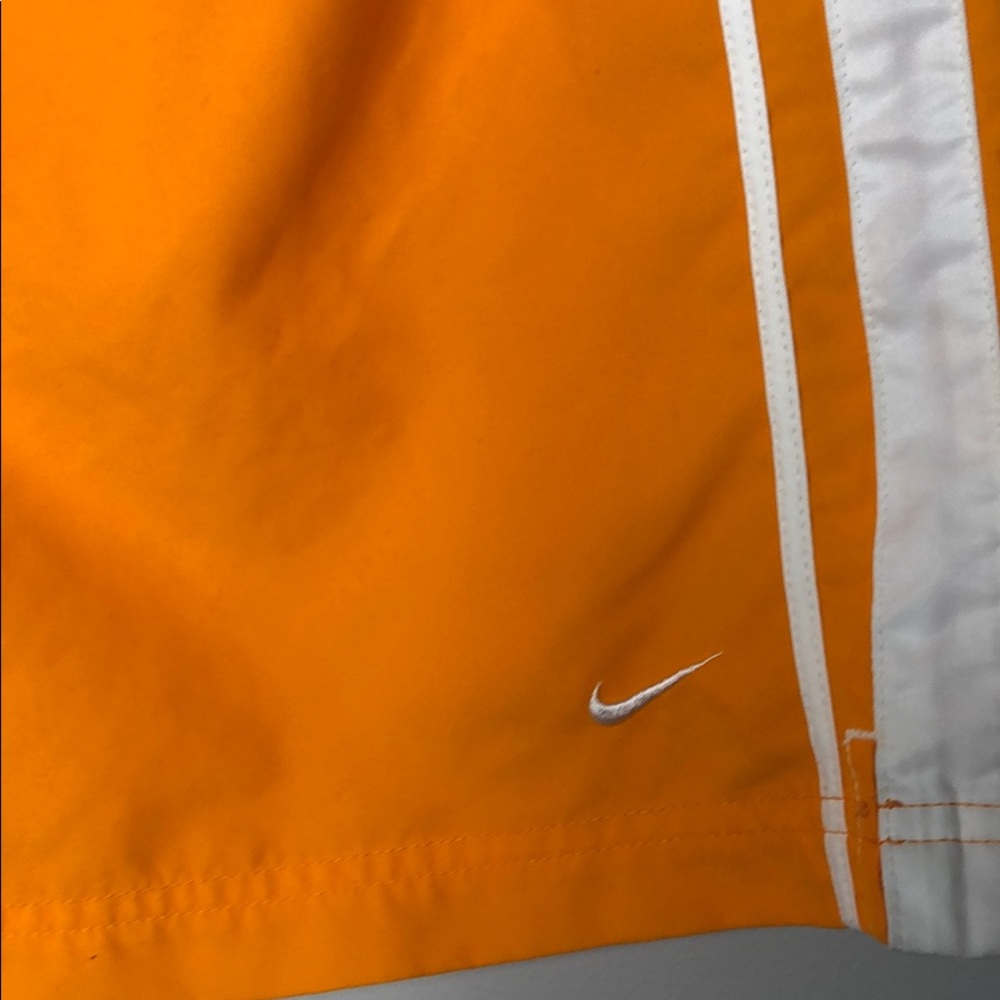 Nike women’s shorts, with draw string and pocket - Picture 3 of 6